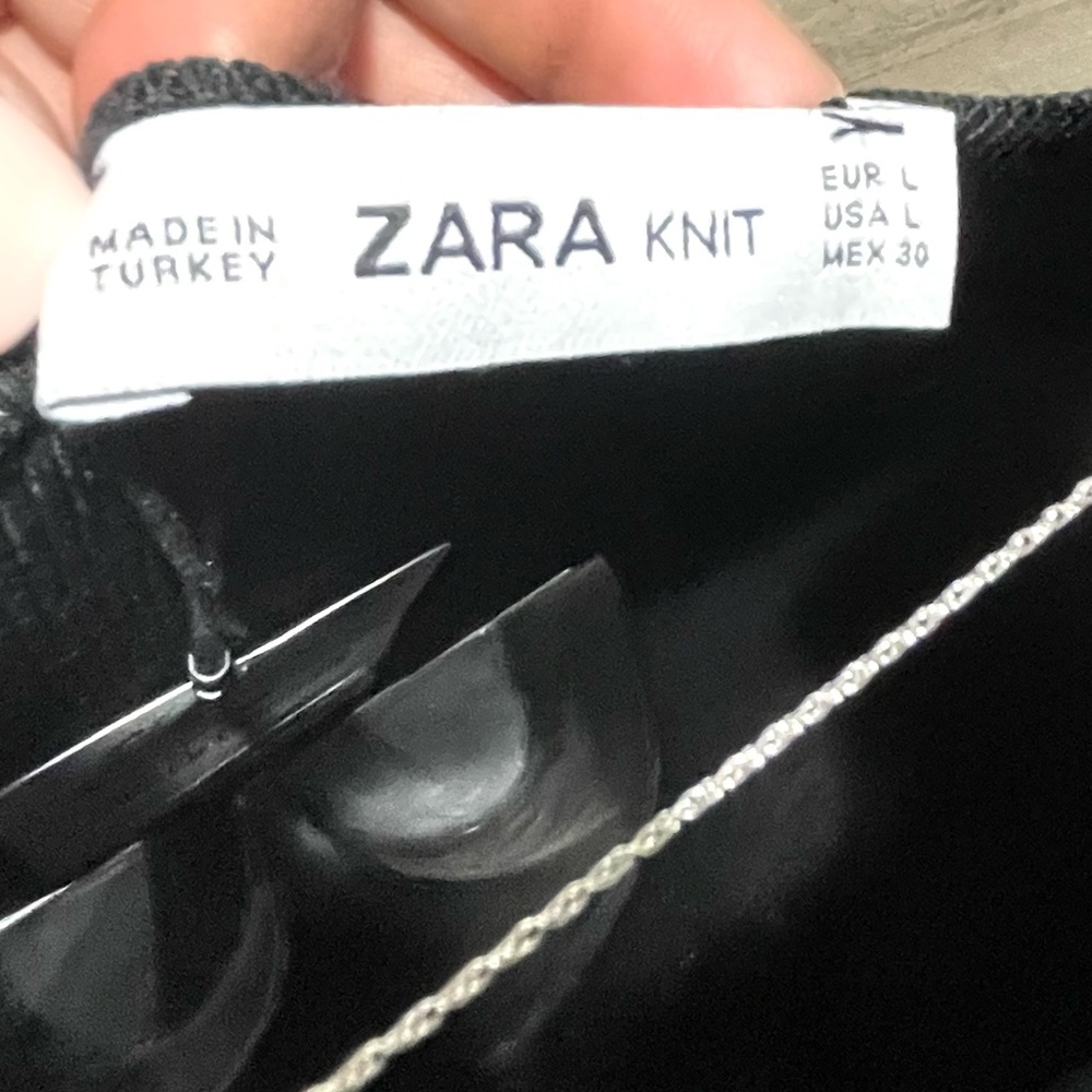Zara Black V- Neck Jumpsuit Sweater. - Picture 5 of 5